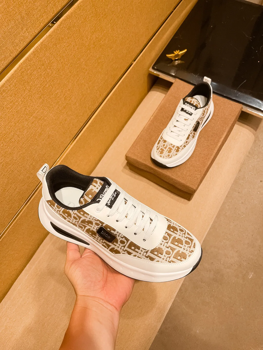 🚘🚘Factory batch 440 💰[Dior]🔥 High-end men's shoes brand official website 1:1 latest masterpiece: the upper is made of mercerized fabric imported from Italy with a comfortable and breathable lining➕original non-slip and wear-resistant outsole🔥, making walking more convenient and comfortable! An exclusive new model, a stunning work, a beautiful 1:1 replica [color] compared to the official quality! Create a fashionable personality to set off your uniqueness! A must-have for trendy men! Classic🔥Size: 38-44 Color: 🔥 2⃣️ colors available🔥